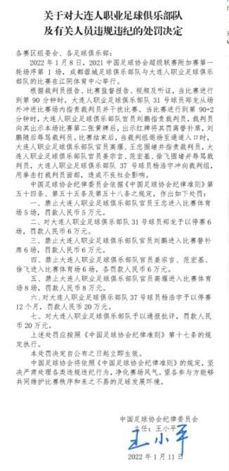 而在国内平台，预告的24小时播放量超2700万，相关话题高位霸榜15次，多个社交平台冲顶榜首，微博相关话题阅读量超4.4亿，持续在榜超过20小时，网友表示：;真;国际顶流！而在海报的下方则写着：;1974年，全世界目睹了美国历史上最不堪的罪行